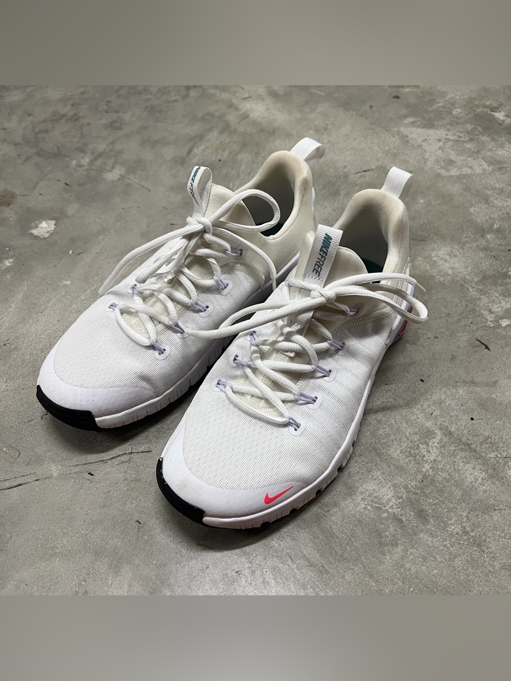 Nike Women’s White Athletic Sneakers with Pink Accents - Picture 2 of 8